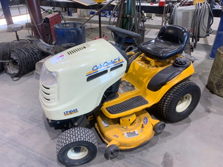 cub-cadet-lt1042-image-1