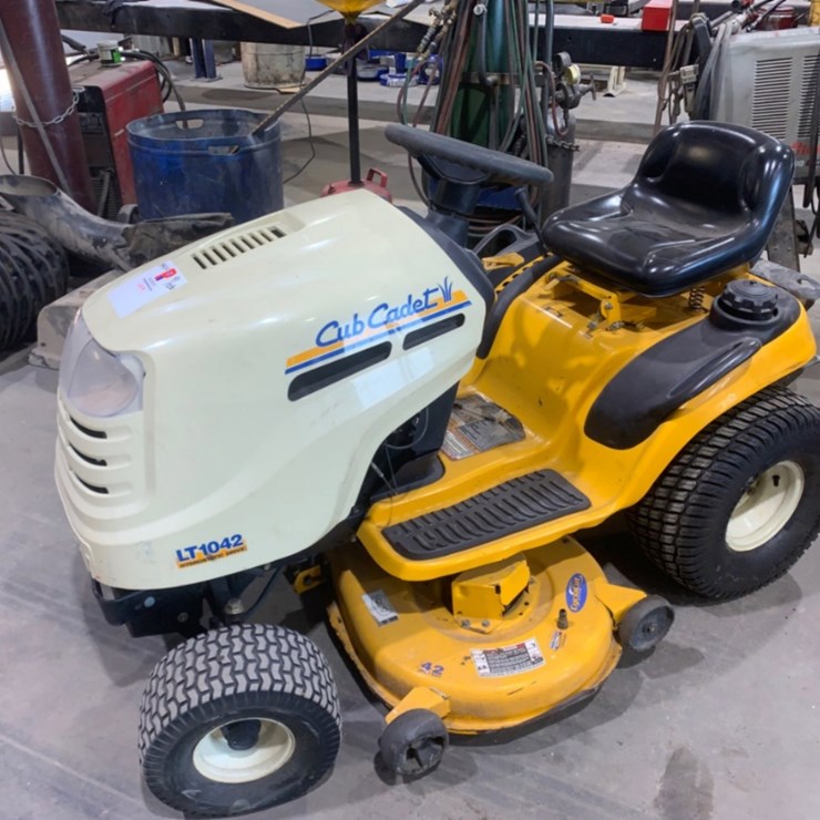CUB CADET LT1042