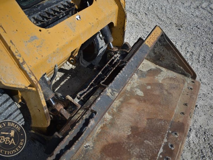 2023-caterpillar-259d3-image-18