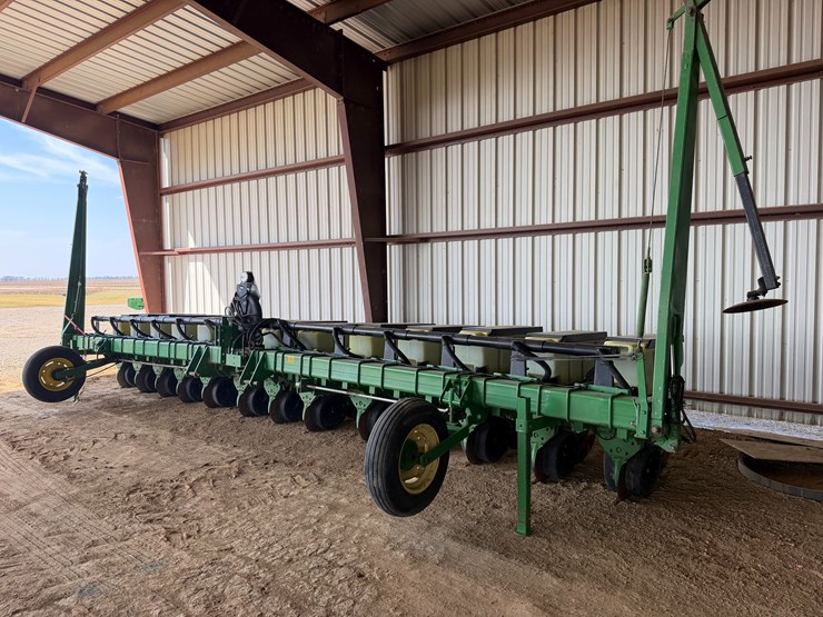 john-deere-7300-image-1