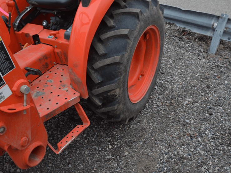 kubota-3301dt-with-la525-loader-image-7