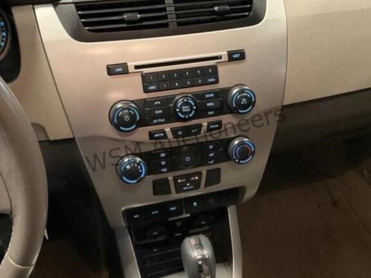 2011-ford-focus-se-sdn-image-18