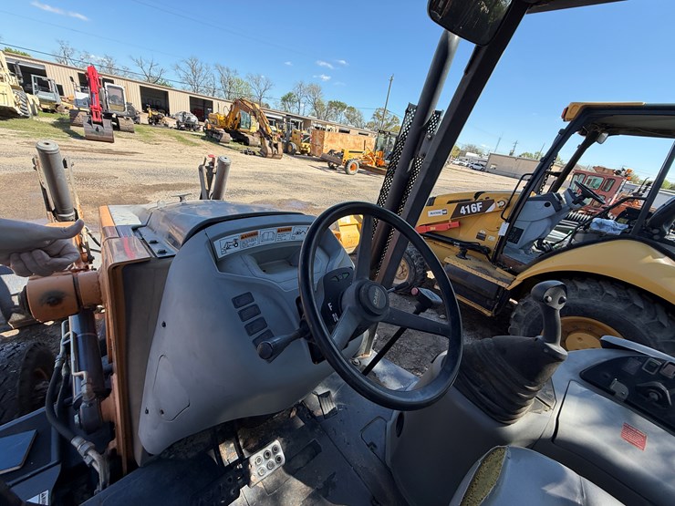 2017-case-580sn-image-16