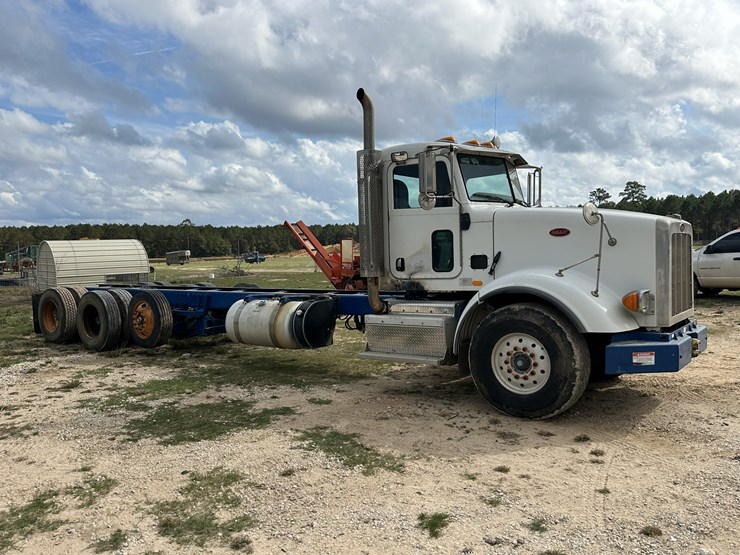 2011-peterbilt-367-image-1