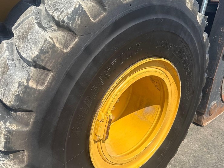 2022-john-deere-644-image-21