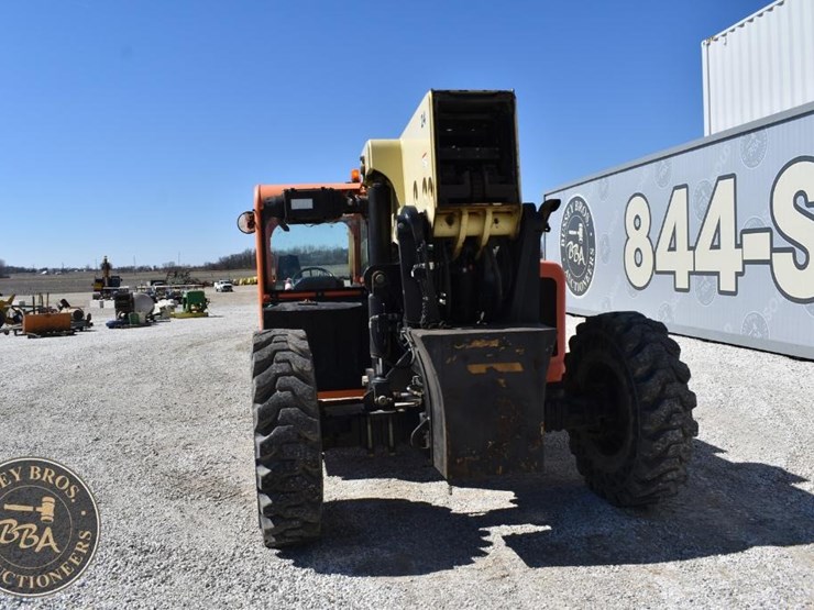 2015-jlg-g10-55a-image-3