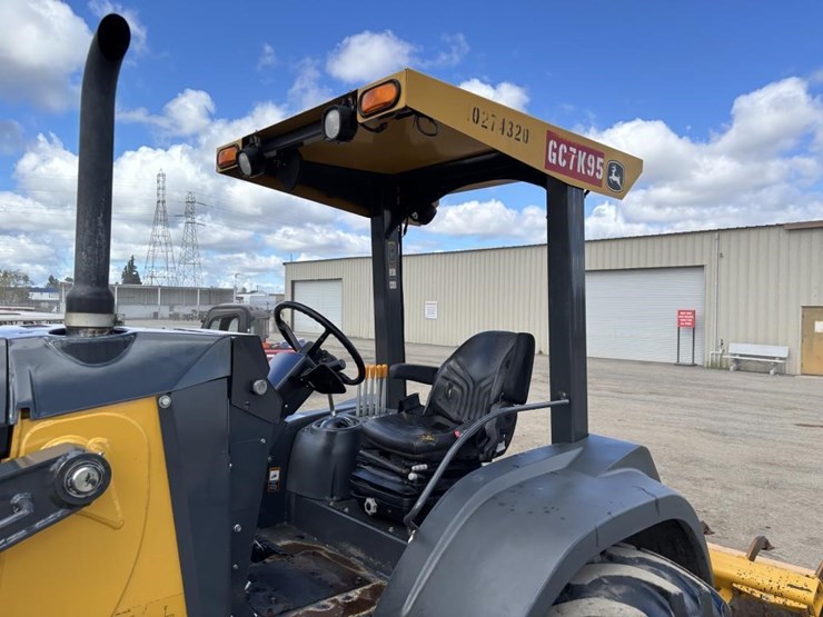 2018-deere-210lep-image-28