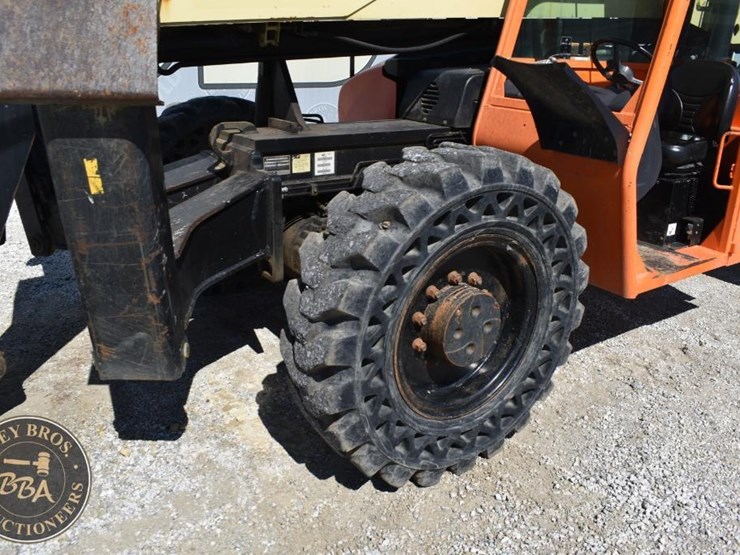 2015-jlg-g10-55a-image-32