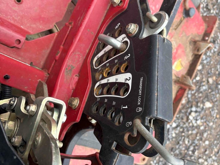 toro-6000-series-master-zero-turn-mower-image-8