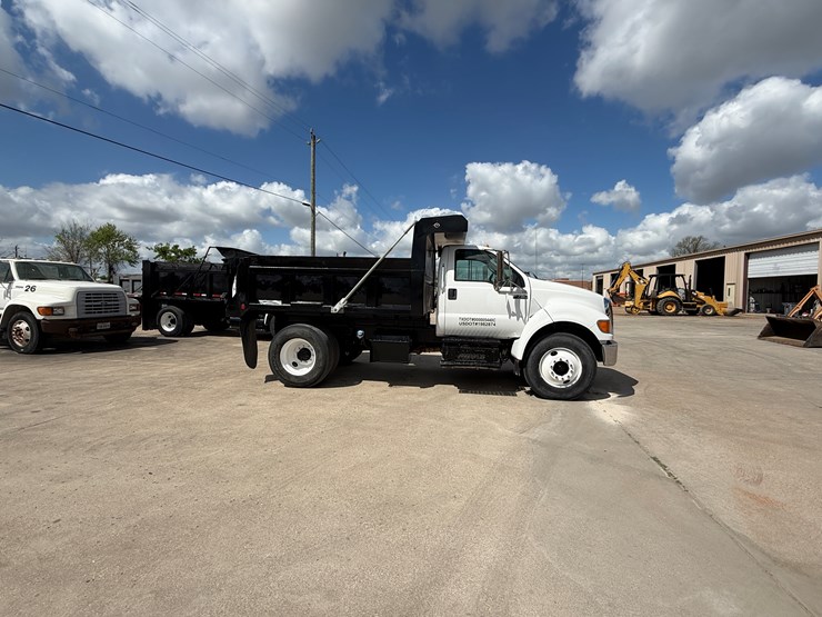 2015-ford-f750-image-1