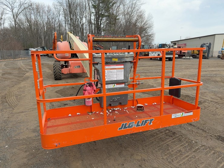 2008-jlg-800s-image-8