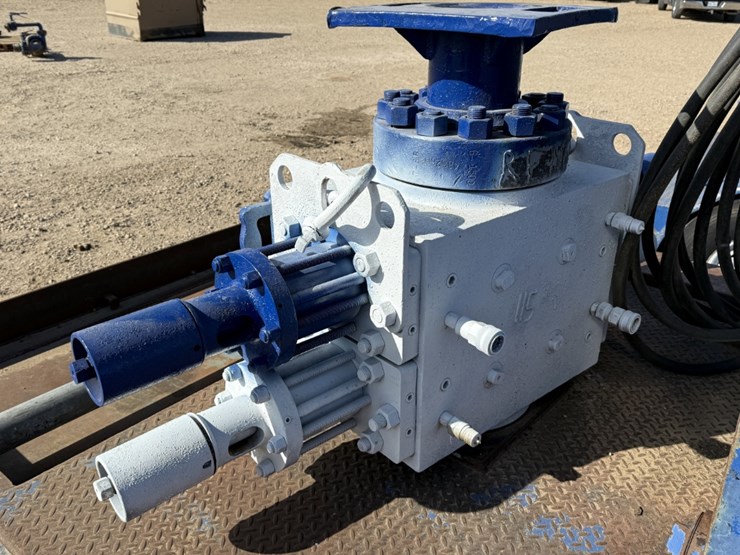 7-1/16-reedy-5m-2-7/8-hyd-bop-3-station-mtd-on-1999-hmde-t/a-bp-accumulator-closing-unit-trailer-image-8