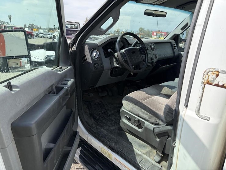 2012-ford-f550-xlt-sd-image-10