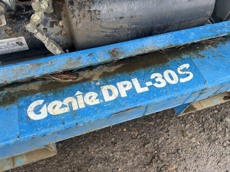 1997-genie-dpl-30s-vertical-mast-lift-image-9