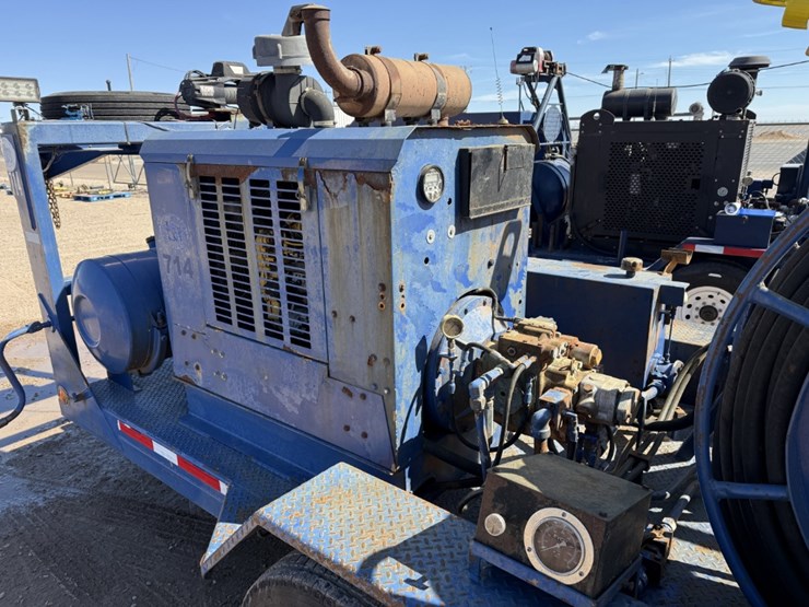 2006-evco-2.5-85-ton-power-swivel-mtd-on-2006-evco-15-t/a-gooseneck-trailer-image-6