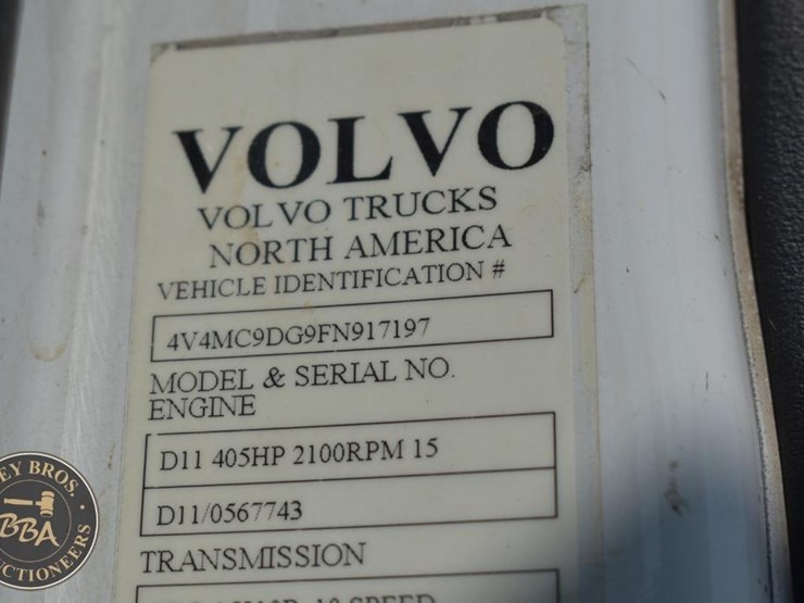 2015-volvo-vnm64t200-image-17