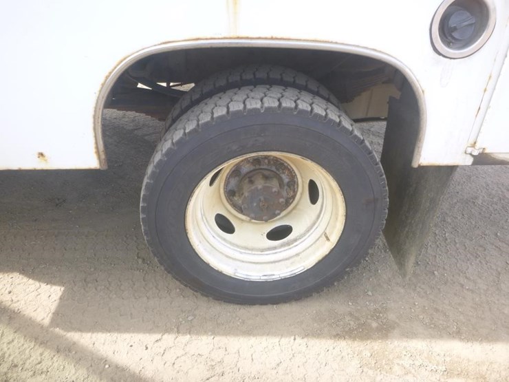 2001-ford-f450-image-27