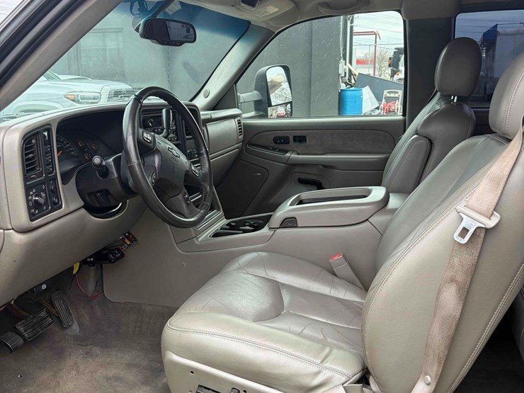 2003-chevrolet-silverado-2500-image-9