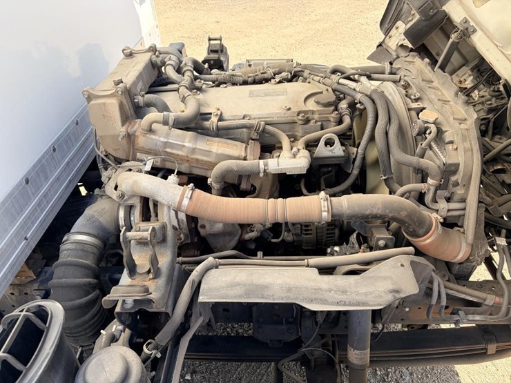 2015-isuzu-nrr-image-13