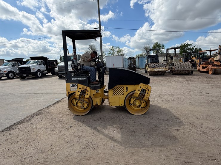 #2610-•-2006-mag-bw120ad-4-pneumatic-roller-image-2