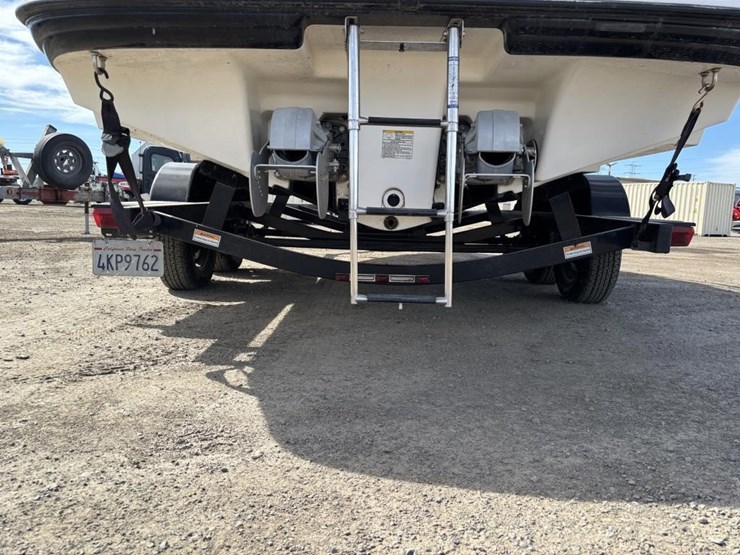 2005-unknown-trailer-image-50