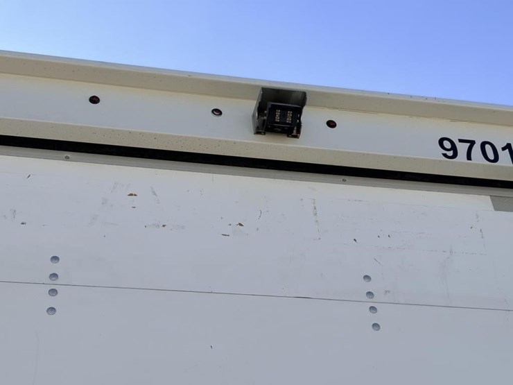 2023-isuzu-nrr-image-5