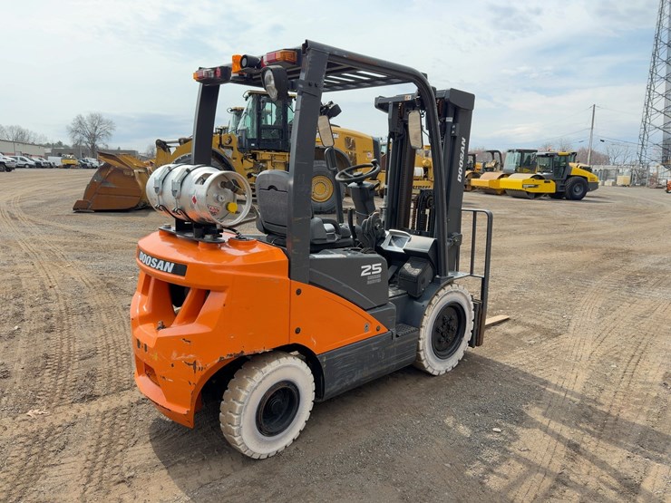 doosan-g25p-7-forklift-image-5