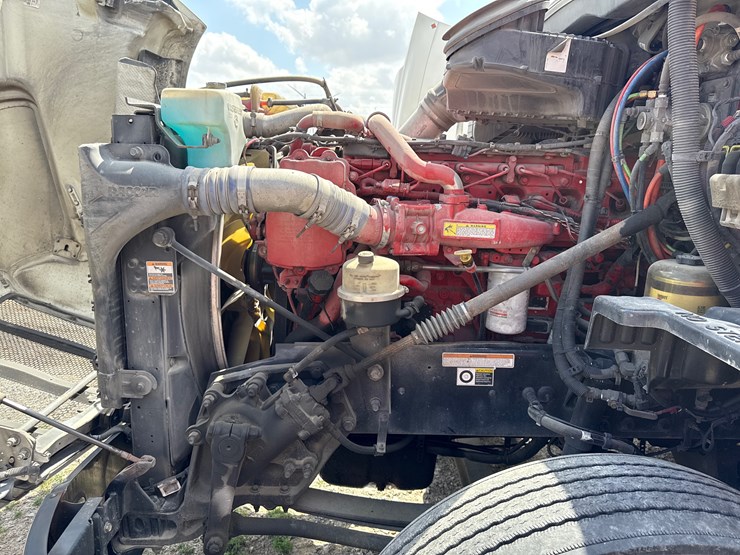 2016-peterbilt-579-image-76