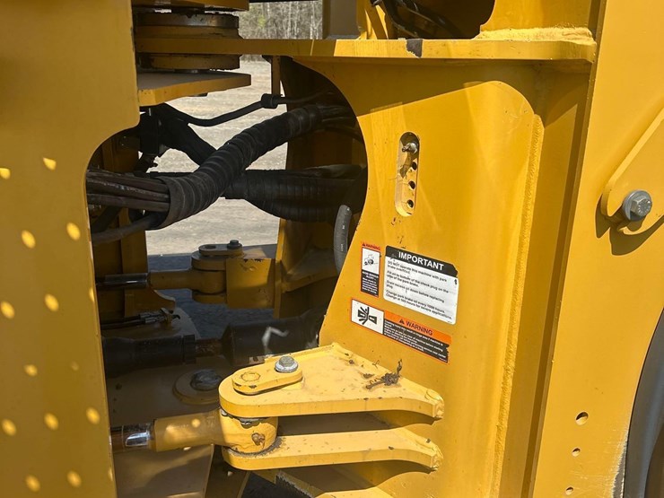 2022-john-deere-644-image-19