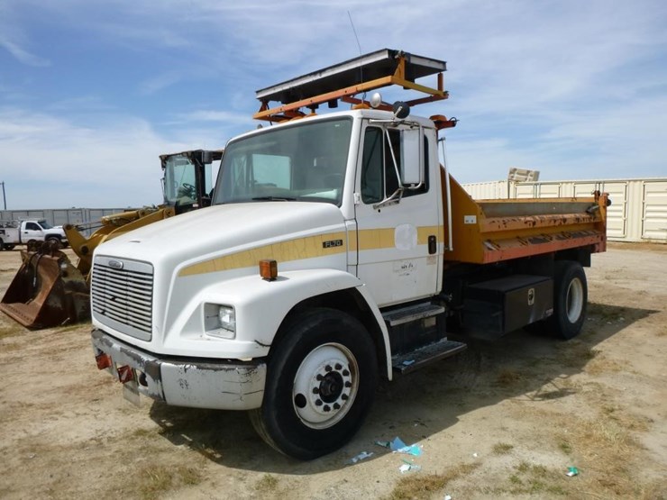 2001-freightliner-fl70-image-2