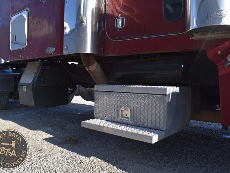 2004-peterbilt-379-image-31