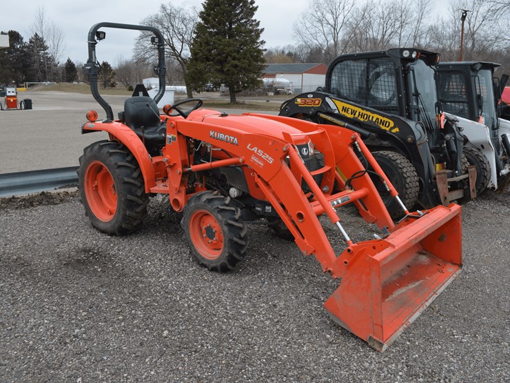 kubota-3301dt-with-la525-loader-image-1
