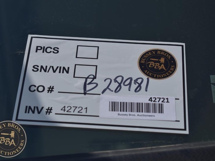 2015-volvo-vnm64t200-image-43