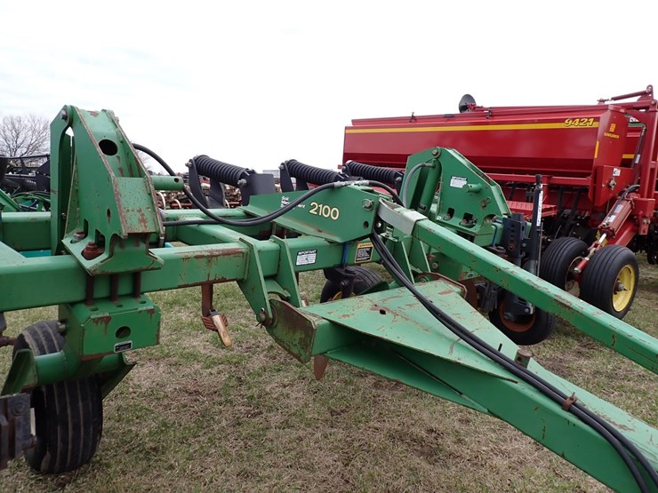 john-deere-2100-image-3