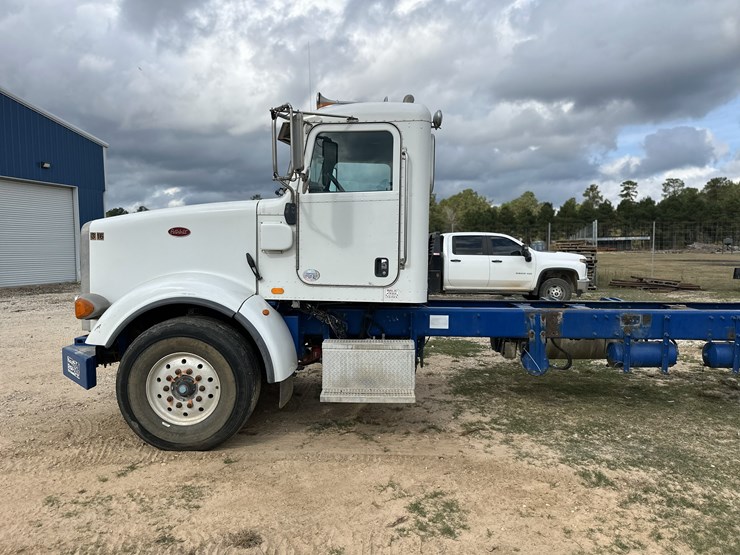 2011-peterbilt-367-image-4