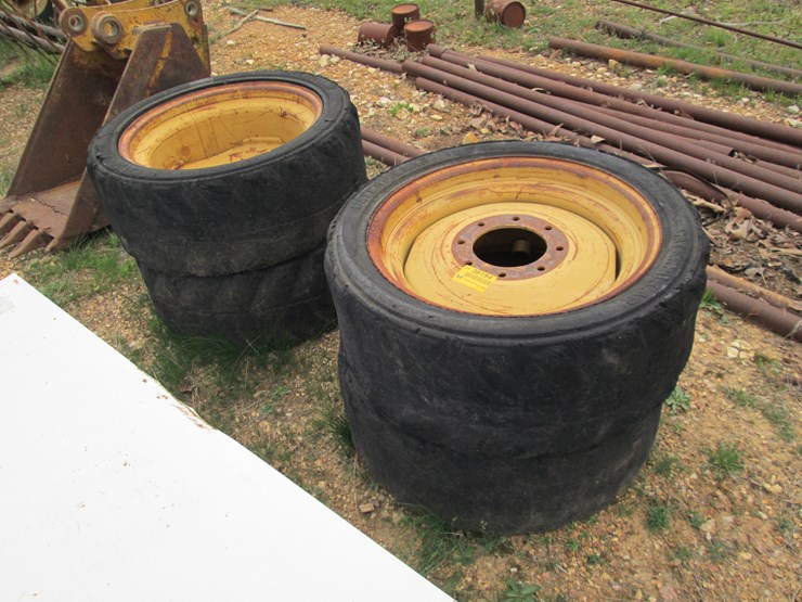 #38194-•-lot-of-(4)-305-546-industrial-tires-image-1