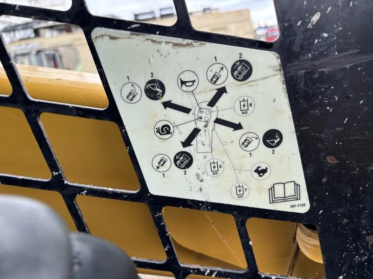 2021-caterpillar-259d3-image-23