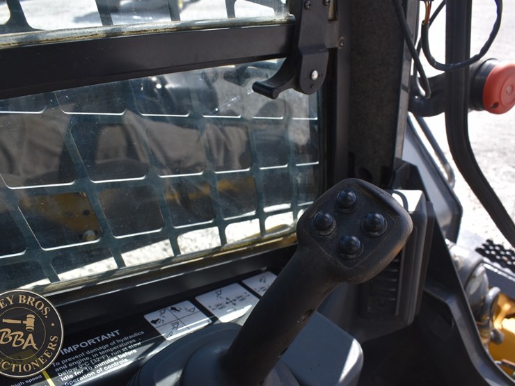 2020-deere-333g-image-56