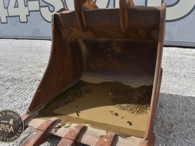 caterpillar-60-image-10