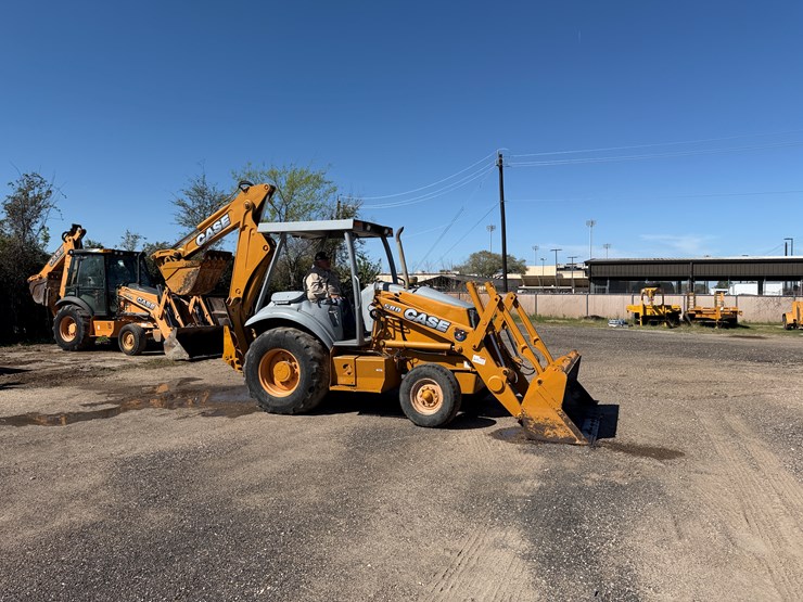 2001-case-580m-image-1