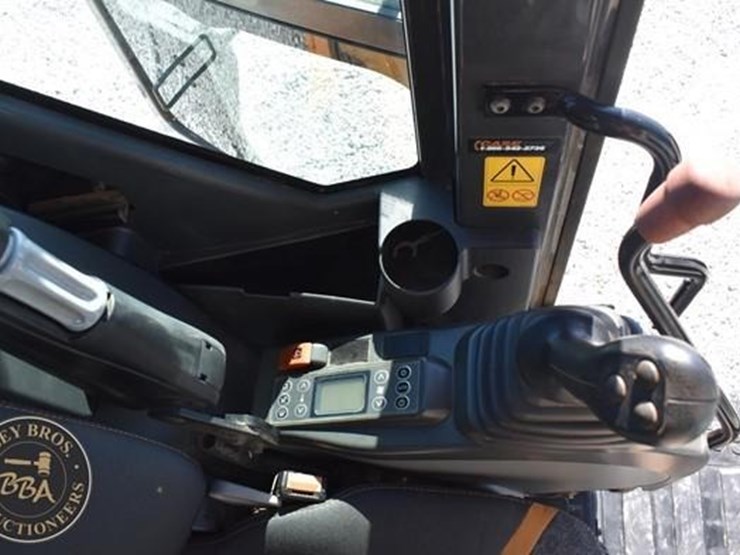 2022-case-cx75csr-image-82