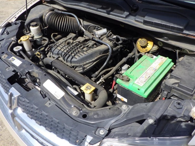 2015-dodge-grand-caravan-image-10