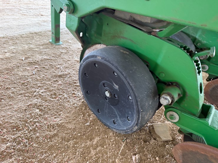 john-deere-7300-image-7