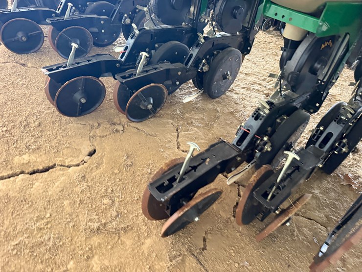 great-plains-yp825a-image-16