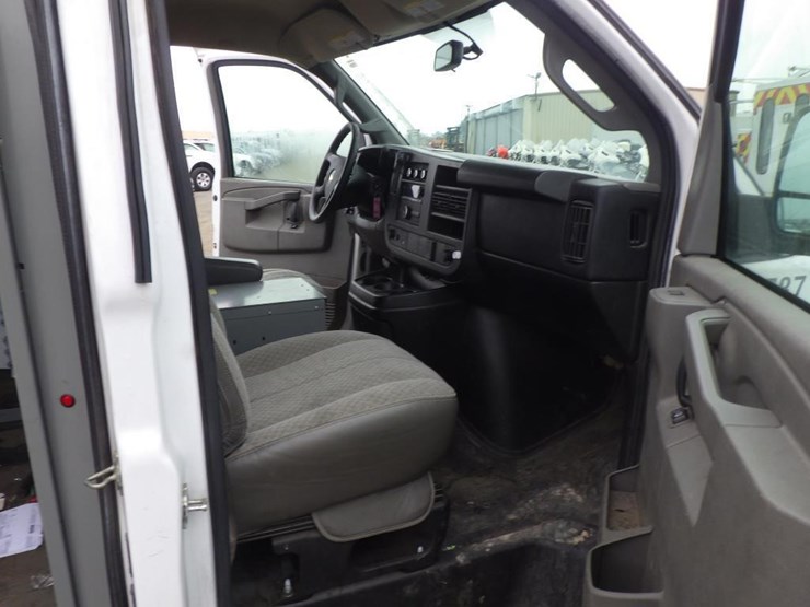 2016-chevrolet-express-2500-image-6