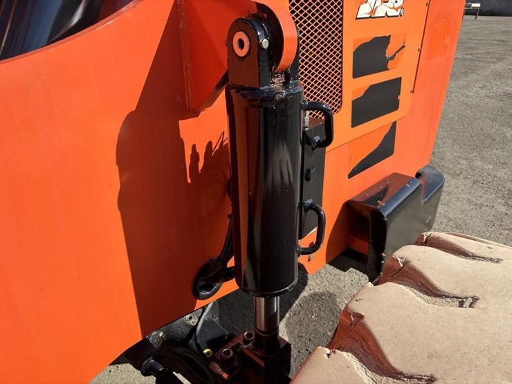 2016-jlg-8042-image-23