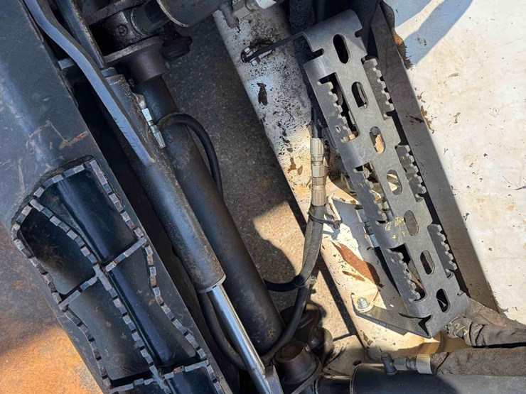 2020-bobcat-t595-image-15