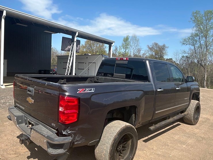 2015-chevrolet-silverado-ltz-2500hd-4x4-crew-cab-pick-up-truck-image-4