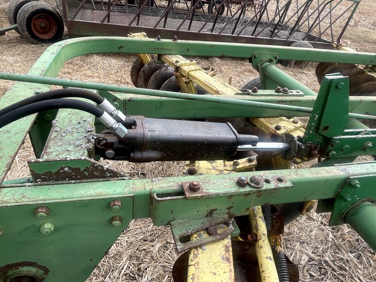 john-deere-210-image-18