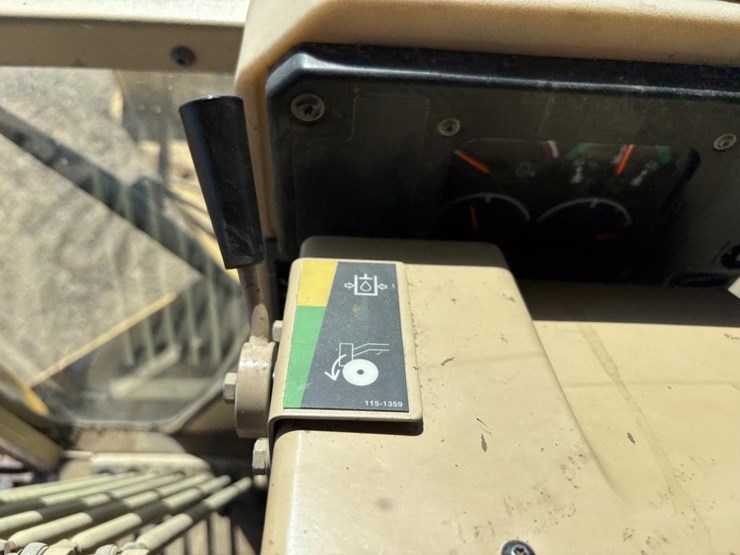 2006-caterpillar-143h-image-43